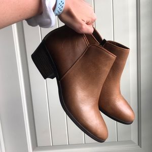 Real leather, low booties